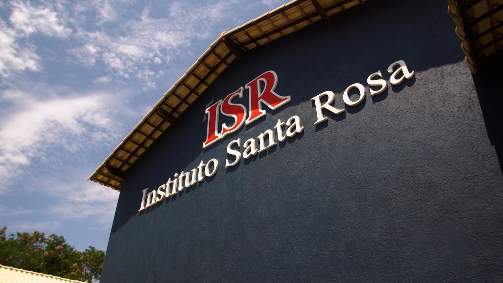 Fachada do Instituto Santa Rosa, em Búzios